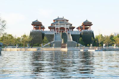 德州董子園&ldquo;拍了拍&rdquo;你:十一來(lái)乘畫(huà)舫賞美景,醫(yī)護(hù)人員免費(fèi)!